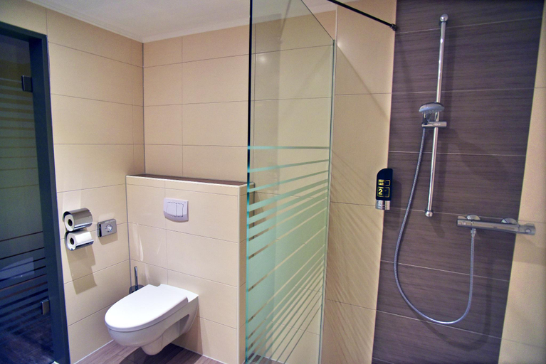 Bathroom 3, Hotel- Restaurant Doppeladler, Kleve
