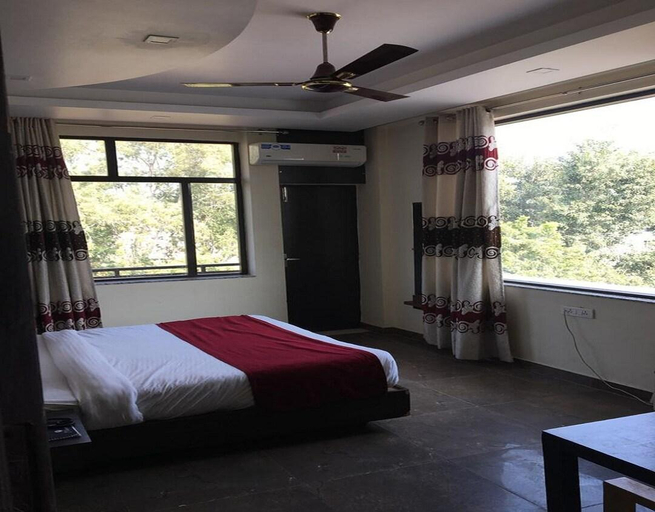 Others 5, Hotel Trihari, Garhwal