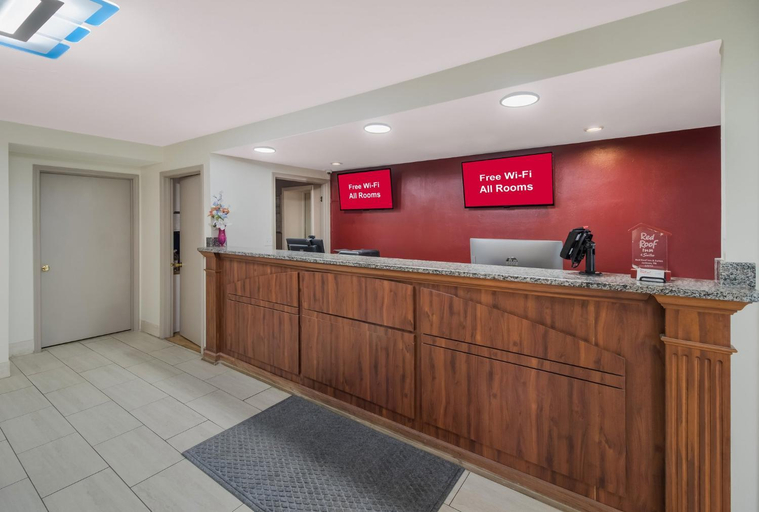 Public Area 2, Red Roof Inn & Suites Jackson, TN, Madison