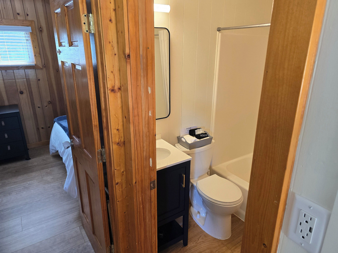 Bathroom, Sleeping Bear Resort, Benzie