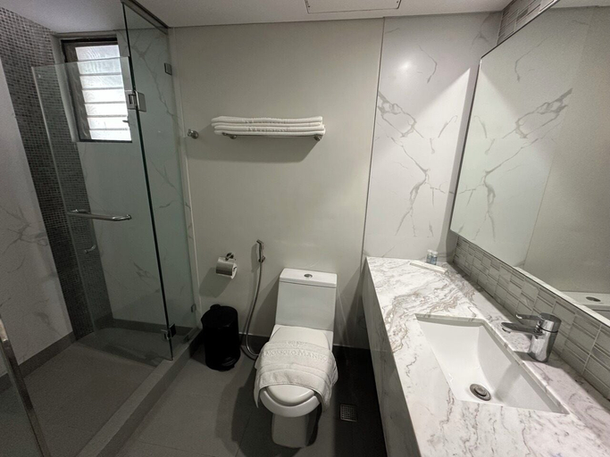 Bathroom 5, Amorsolo Mansion, Makati City