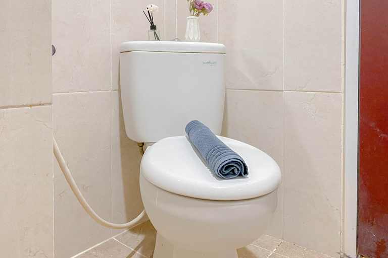 Bathroom 5, Restful and Cozy Studio at Taman Melati Margonda Apartment By Travelio, Depok