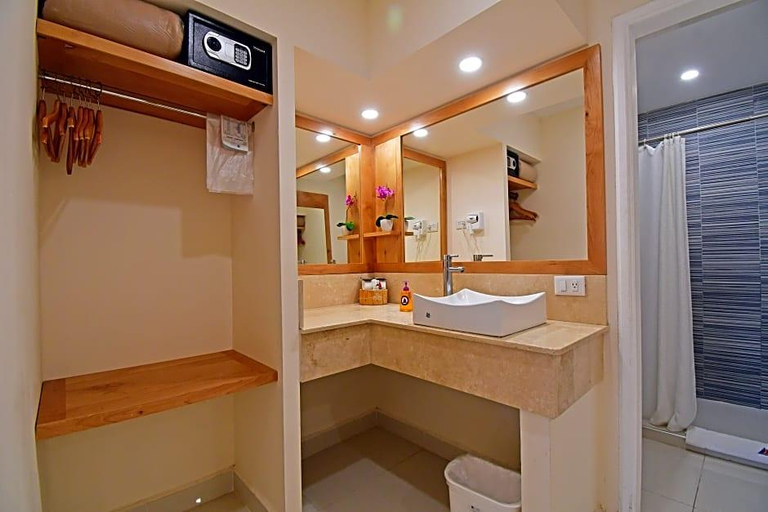 Bathroom 3, The Marine Waterfront Hotel, La Paz