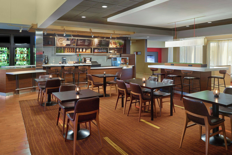 Food & Drinks 5, Courtyard by Marriott Baton Rouge Acadian Centre/LSU Area, East Baton Rouge