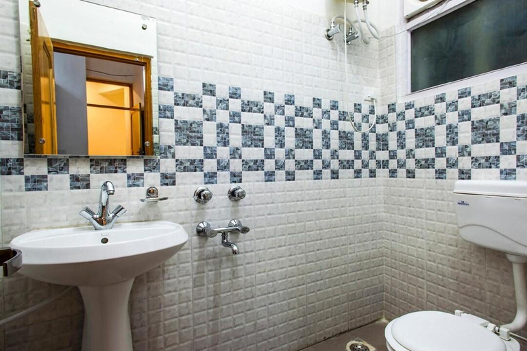 Bathroom, hotel atithi, Kangra