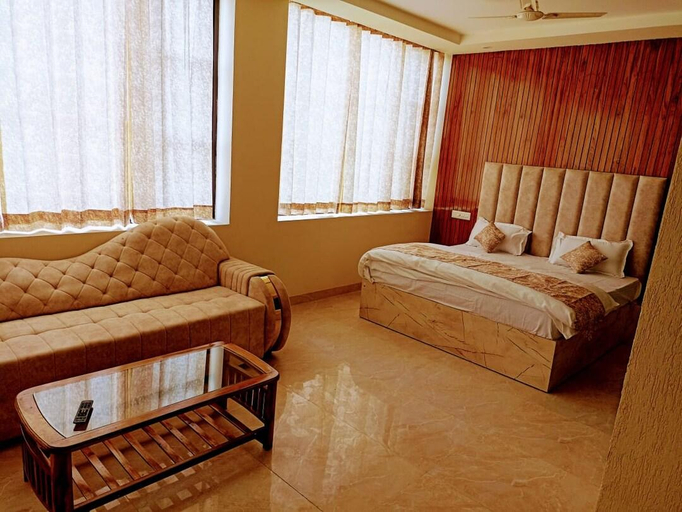 Others 5, Ivory Hotel, Sahibzada Ajit Singh Nagar