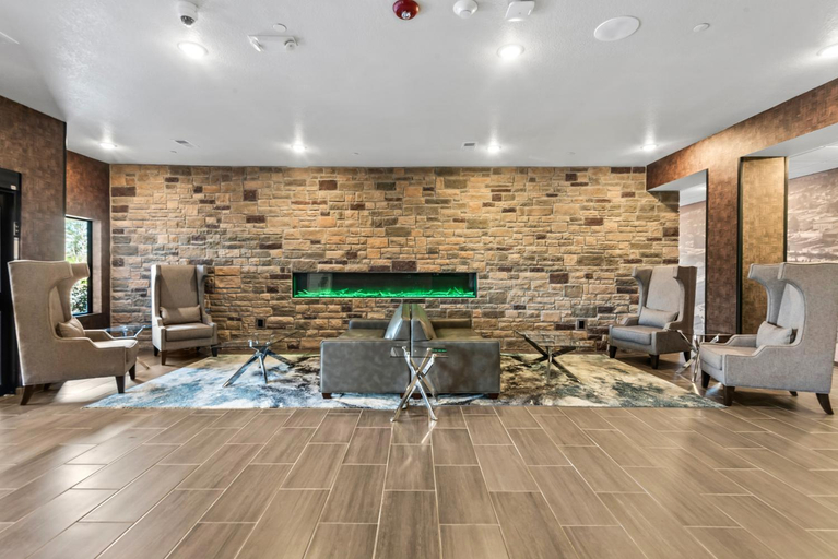 Public Area 2, Cobblestone Hotel & Suites - Cullman, Cullman