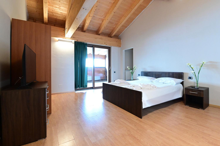 Others 5, Baita Solaria, Macerata