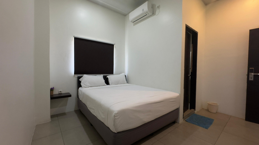 Hotel YY 88, Tojo Una-Una