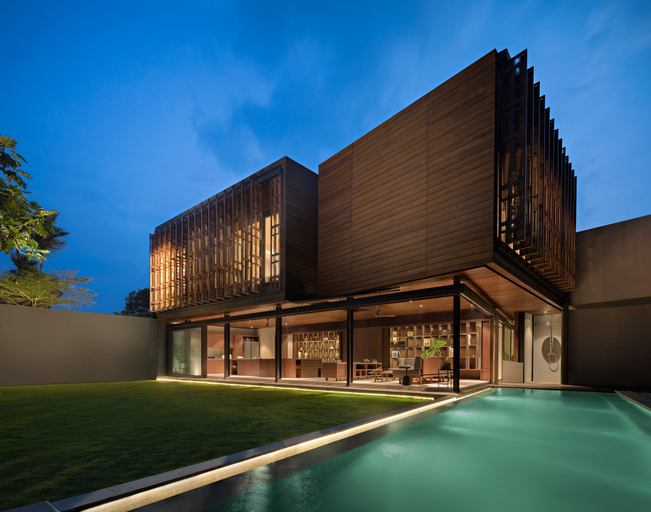 Exterior & Views