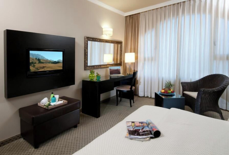 Bedroom 3, Leonardo Hotel Negev