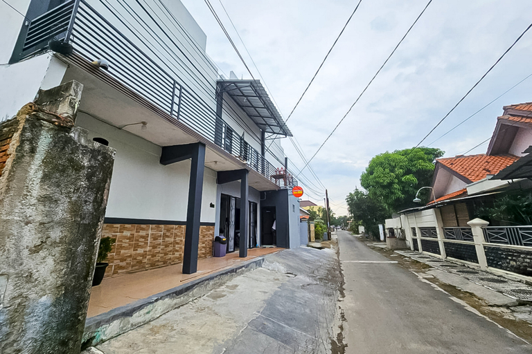 Exterior & Views 2, Guest House Hamz Syariah RedPartner, Serang