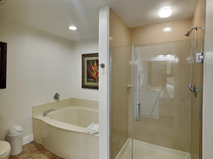 Bathroom 1, Boardwalk #1008 by Resort Collection, Bay