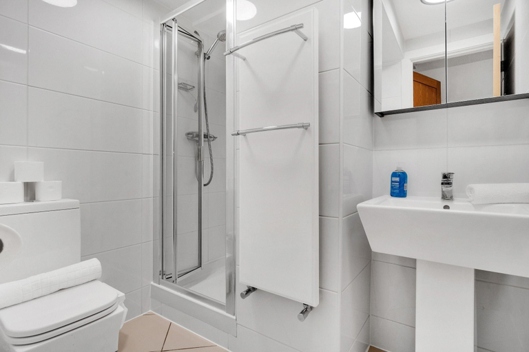 Bathroom 4, Beach Hut Hideaway By My Getaways, Brighton and Hove