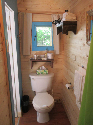 Bathroom 5, Cabines Boreales et Maison de chambres, Rimouski-Neigette