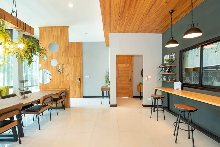 Food & Drinks 3, Penny - Farthing Pool Villa, Pattaya