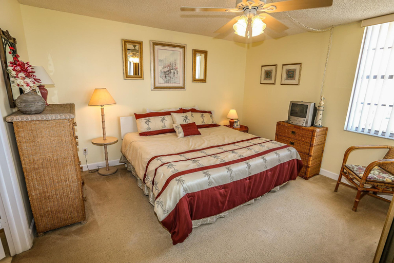 Bedroom, Estero Beach and Tennis 1001a, Lee