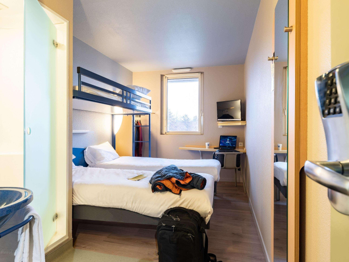 Bedroom 2, ibis budget Bourg en Bresse, Ain