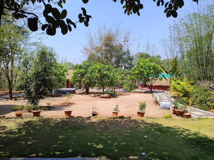 Others 3, Alate's guest house, Pune