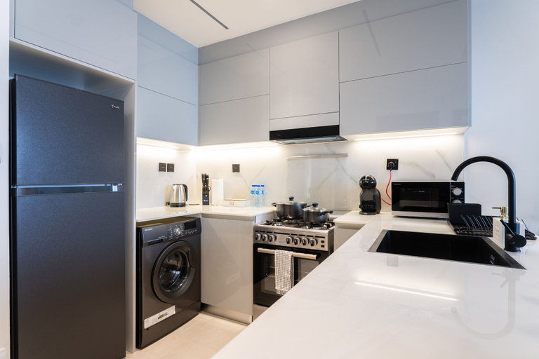 Others 5, Easygo- Luxury 1bdr With View Bin Can, Dubai