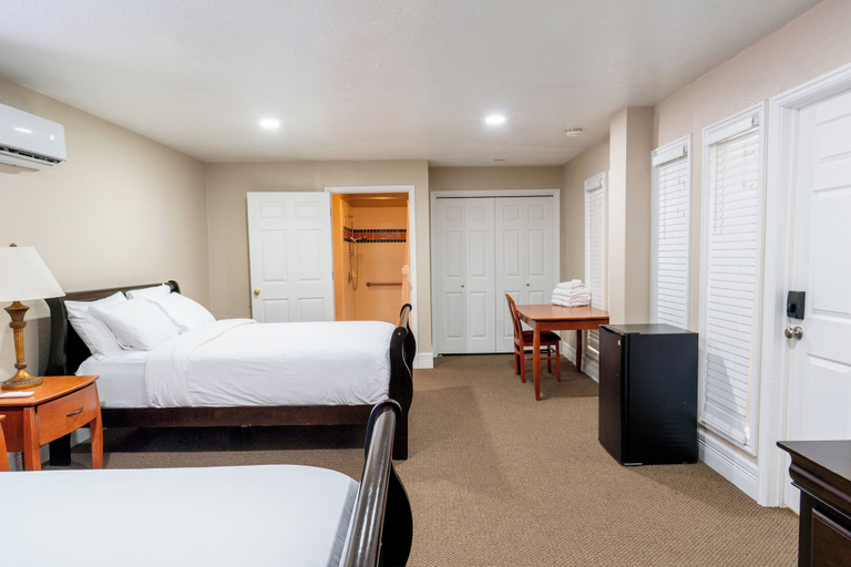 Bedroom 3, Road Creek Inn, Wayne