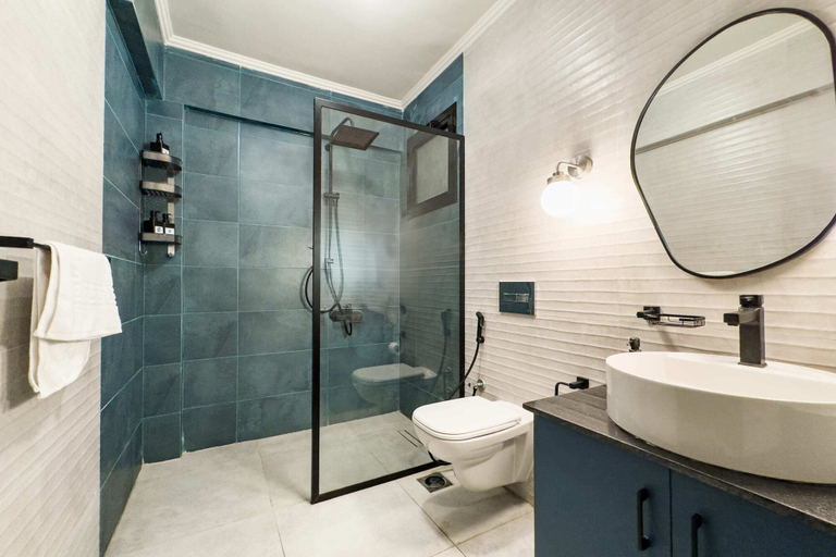 Bathroom 3, The Groovy 2 BDR Apt. 5 min to CAI Airport, An-Nuzhah