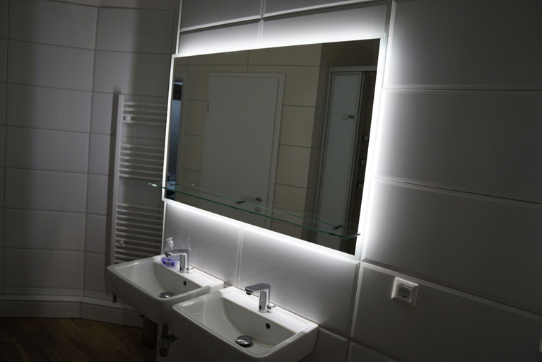 Bathroom 5, 364.Berlin, Berlin