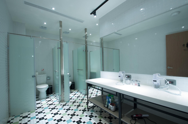 Bathroom 5, Let’s Hostel, Kaohsiung
