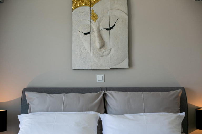Room 2, Stunning Villa Avalon for 9 Pool 2 Mins to Beach, Okrug