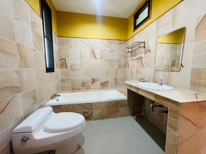 Bathroom 4, Chiang Khong Hill, Chiang Khong