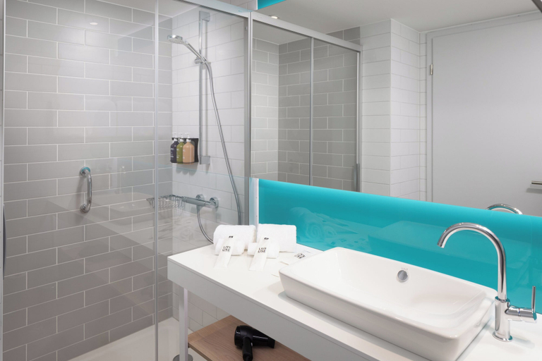 Bathroom 5, Holiday Inn Express & Suites Sion by IHG, Sion