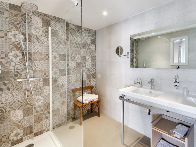 Bathroom 3, Le Goyen, Finistère
