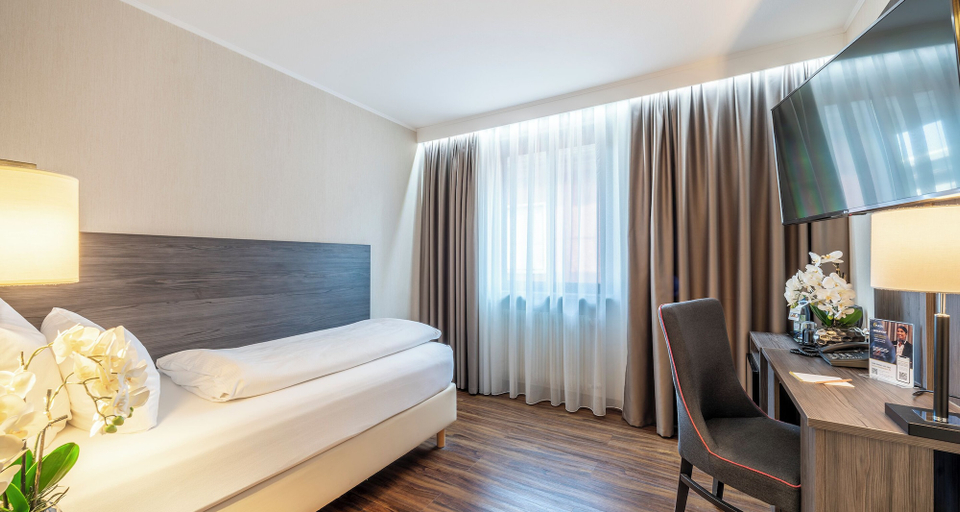 Bedroom 4, PLAZA Hotel Buchhorner Hof, Bodenseekreis