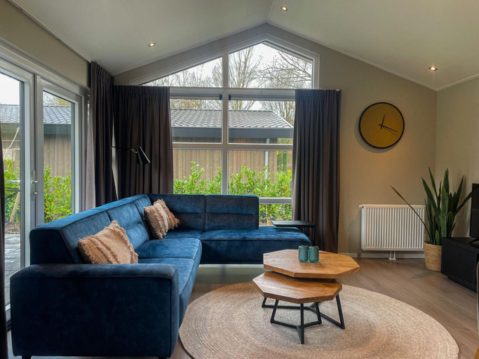 Others 5, Beautiful chalet on the water in a holiday park, Eersel