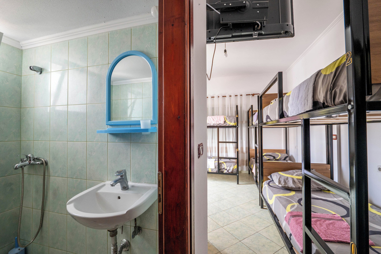 Bathroom, Brothers Of the World Hostel, Sarandës