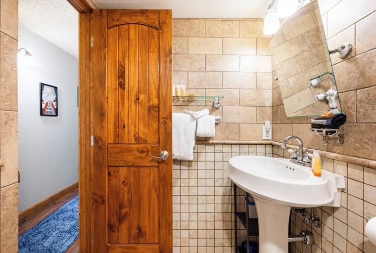 Bathroom 3, Goldcamp #165, Summit