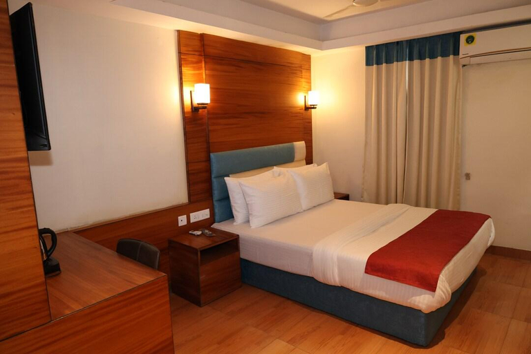 Bedroom 2, Kings Crown Hotel (VIP Road), North 24 Parganas