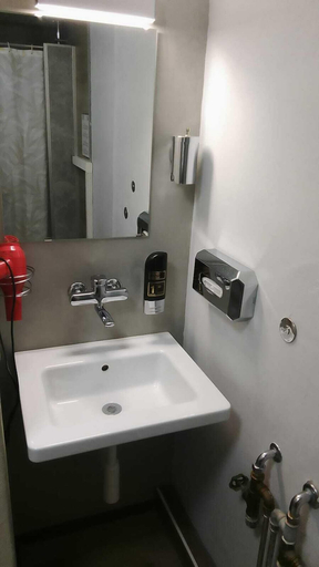 Bathroom 7