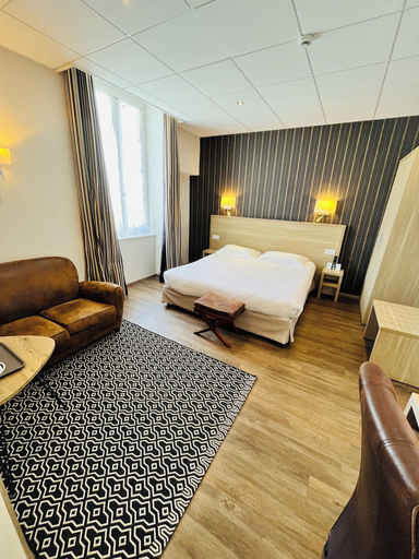 Bedroom 2, Grand Hotel, Mayenne