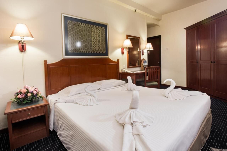 Bedroom 2, Rainbow Paradise Beach Resort by LWE, Penang Island