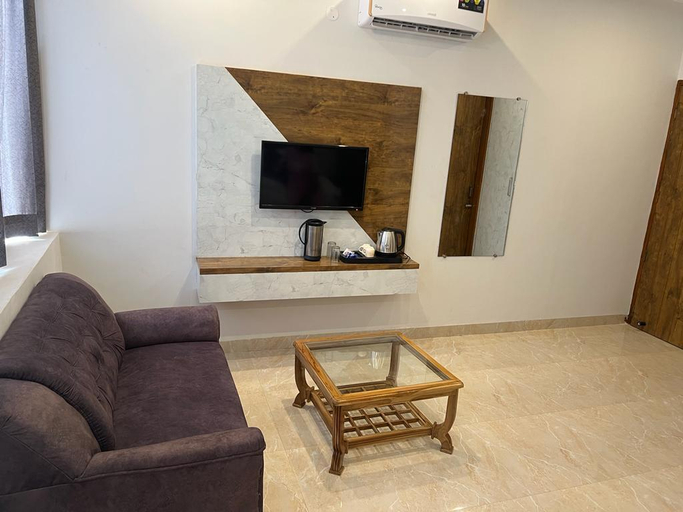Others 5, Ivory Hotel, Sahibzada Ajit Singh Nagar