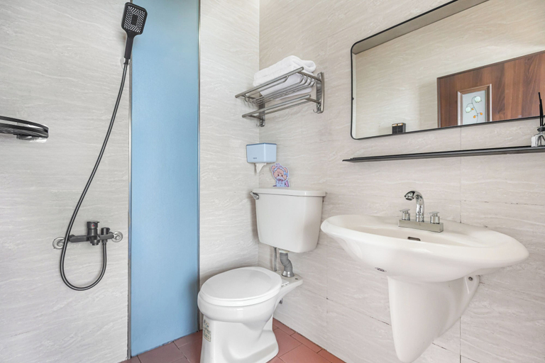 Bathroom 4, Sea Month Bed and Breakfast, Pingtung