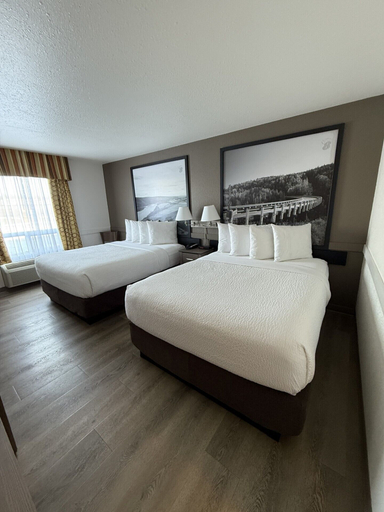 Bedroom 4, Super 8 by Wyndham Dawson Creek, Peace River