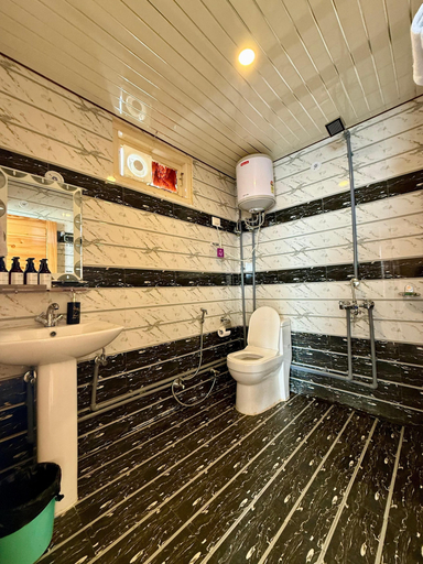 Bathroom 3, The Bulevar-Kunsil, Lahul & Spiti