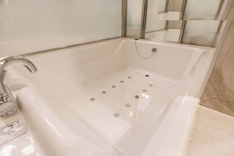 Bathroom 4, Gugi Hotel, Gangseo