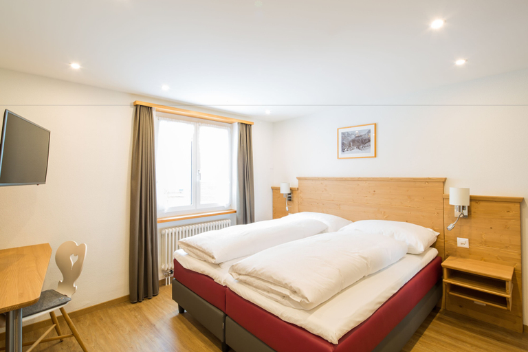 Bedroom 4, Hotel Edelweiss Superior, Interlaken