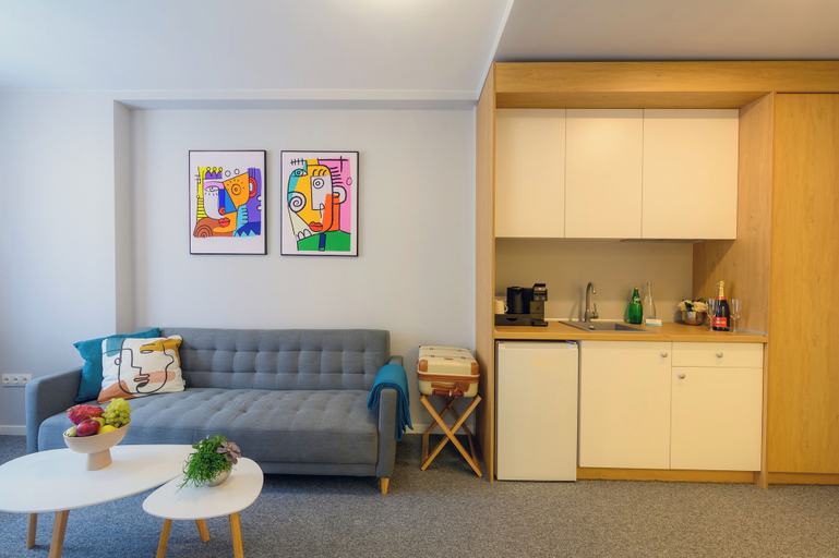 Others 5, LOCATION HOTEL, Stolichna