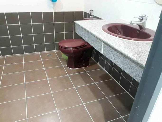 Bathroom 3, Number One Guest House, Mueang Krabi