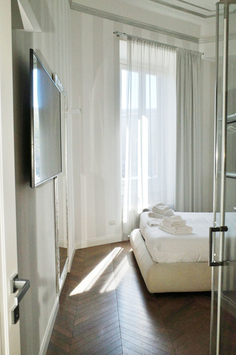 Others 4, Porta Nuova Suites, Milano