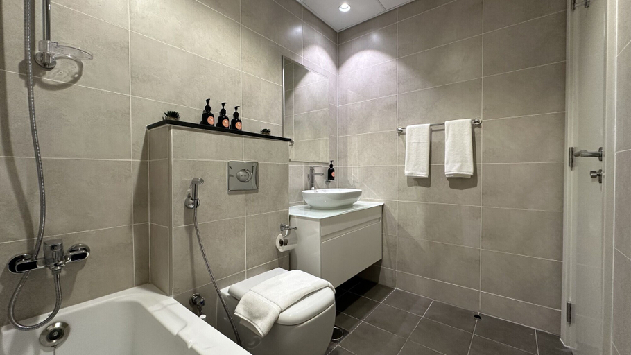 Bathroom 3, Easygo- STU With High Floor Carson, Dubai